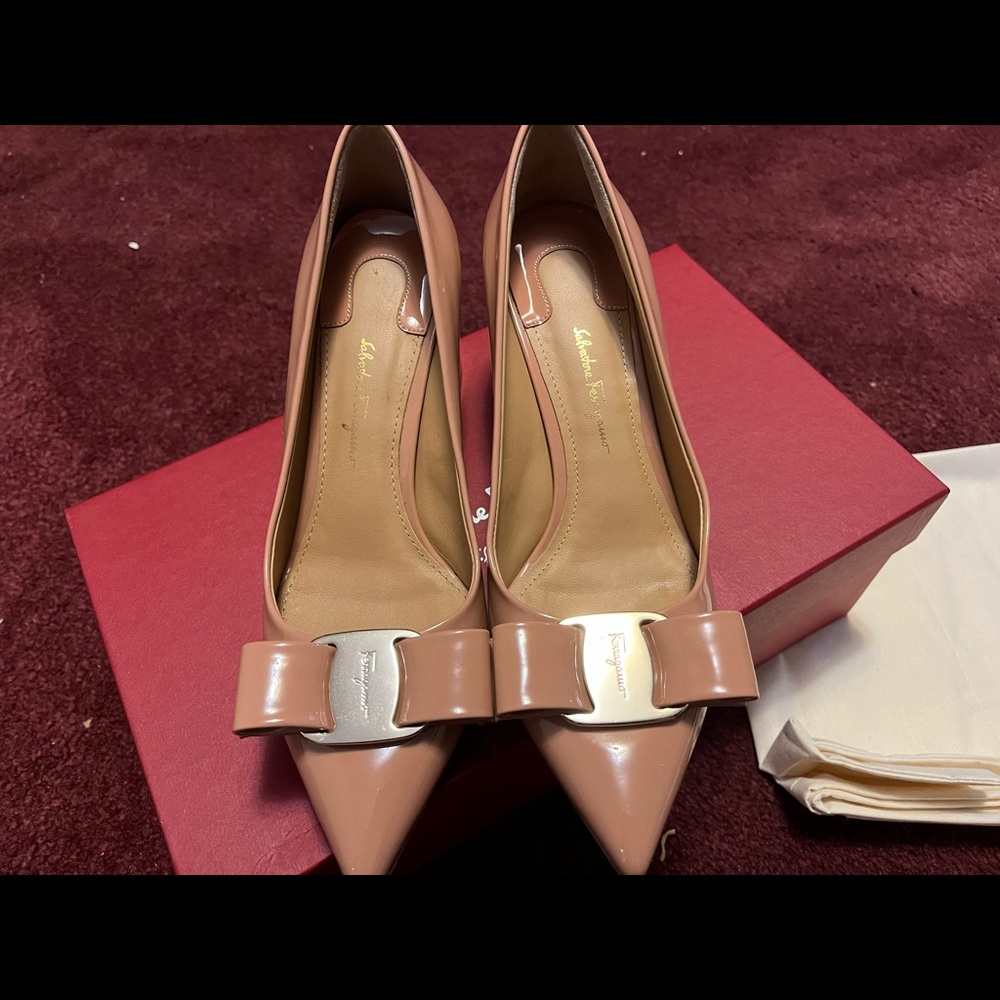 Salvatore Ferragamo Alice Blush Patent Pointy Ballerina Pumps US7B excellent